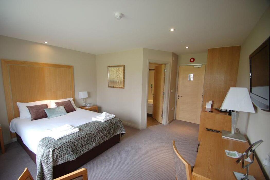 Kings Court Hotel Альчестер Экстерьер фото