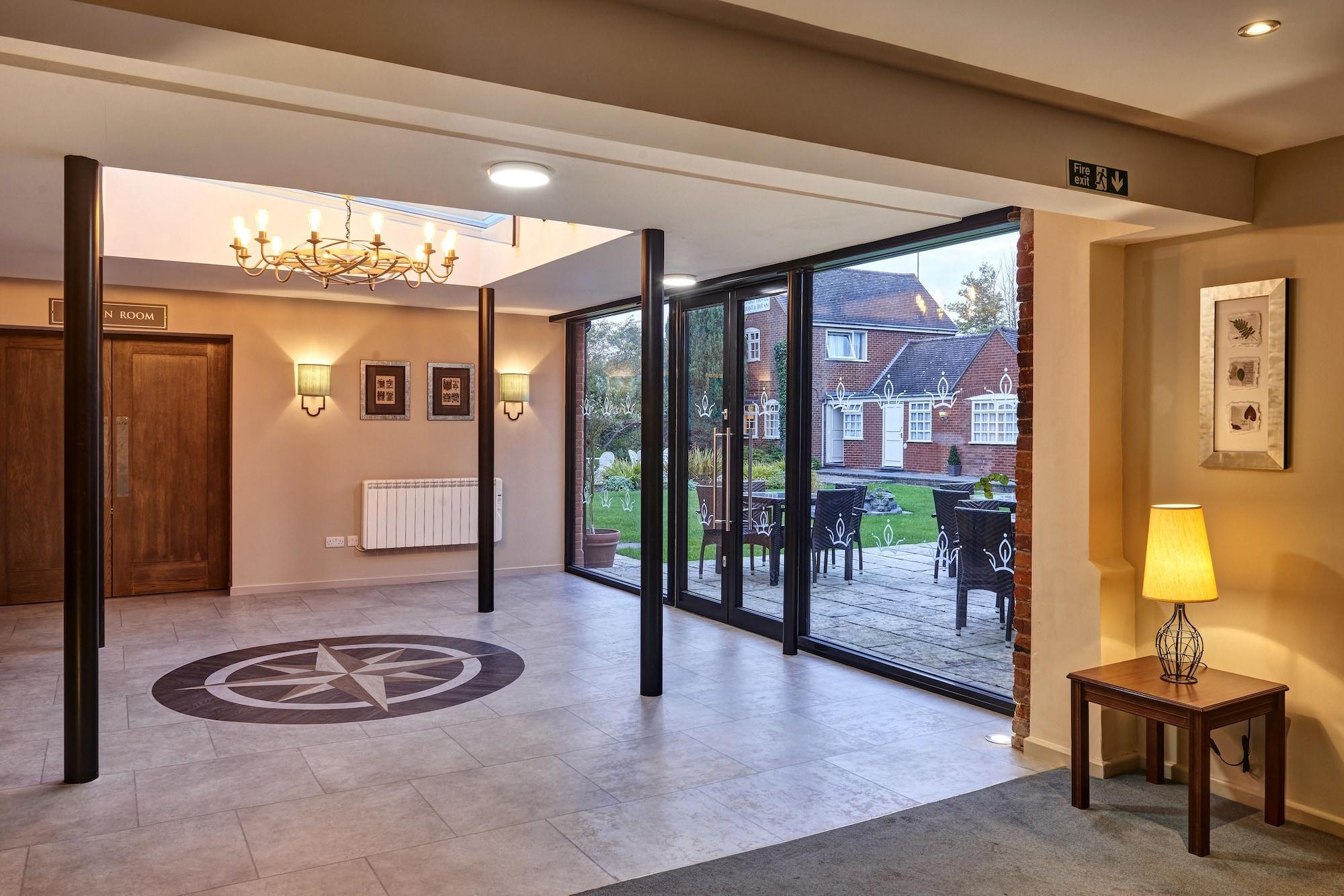 Kings Court Hotel Альчестер Экстерьер фото